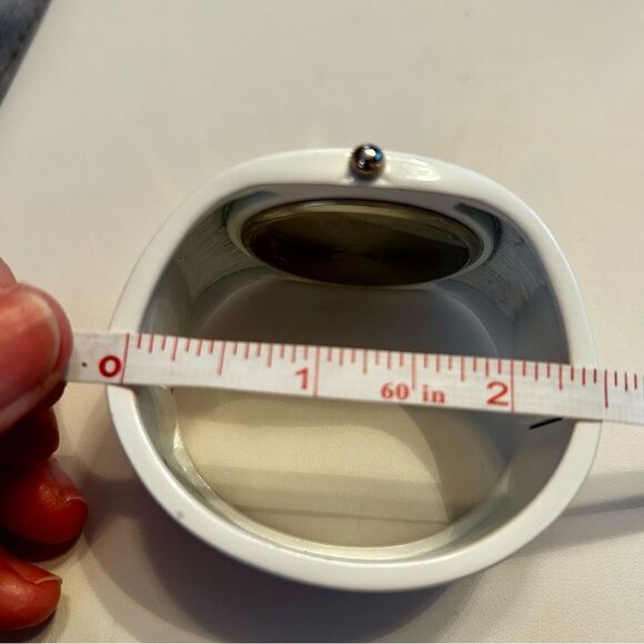 White Quartz MW Wearable Bracelet Watch - Picture 6 of 7